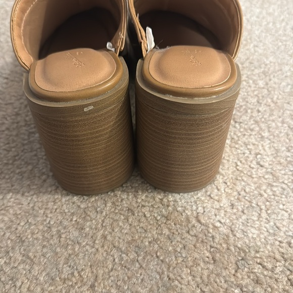 Universal Thread Tan Mules - Picture 2 of 4